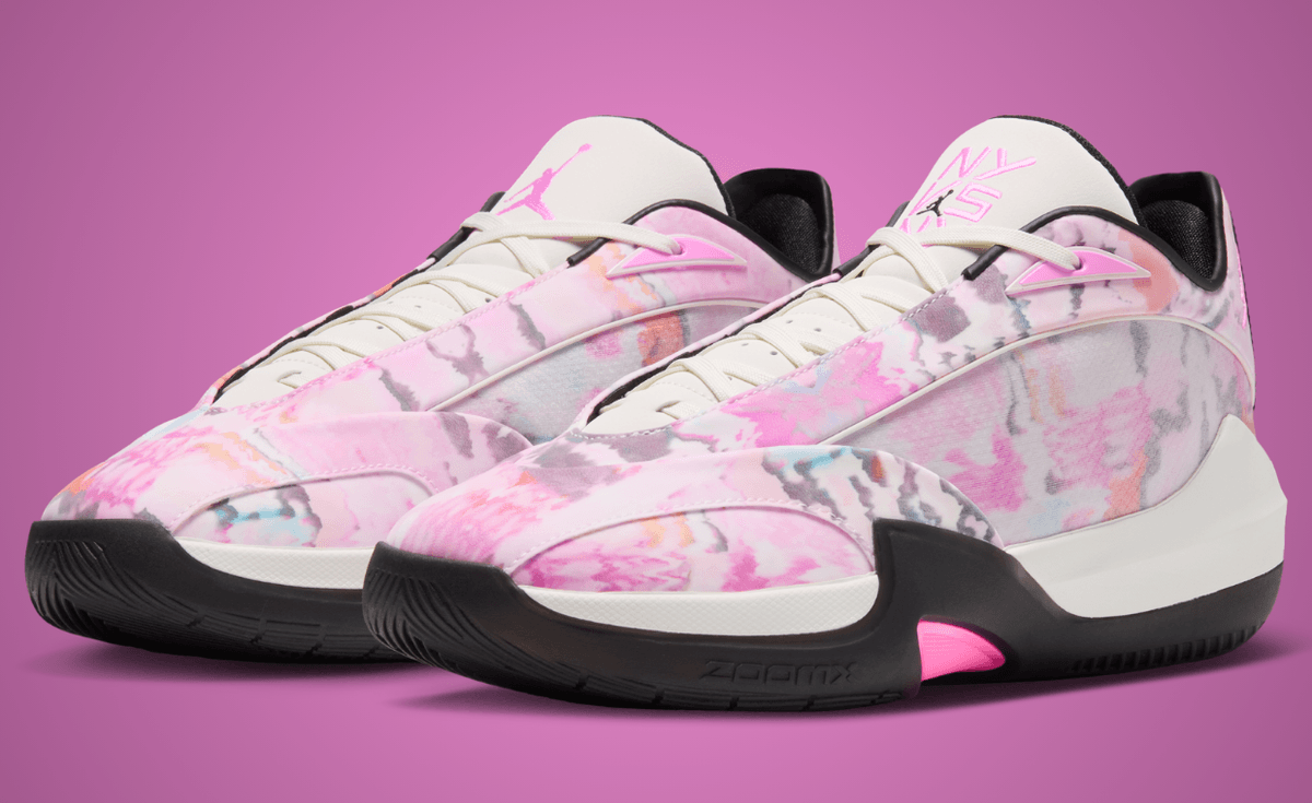 Jordan Triangle in Sail and Pink colorway, a PE exclusive for the NY vs. NY streetball tournament