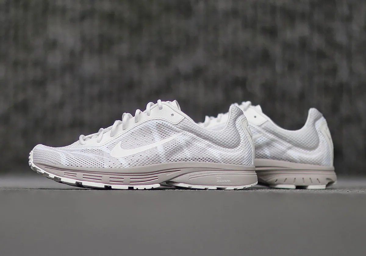 Nike Zoom Streak 3 in Cream II/Sail colorway, showing the flush upper construction and neutral palette of the 2009 performance runner returning as a lifestyle model