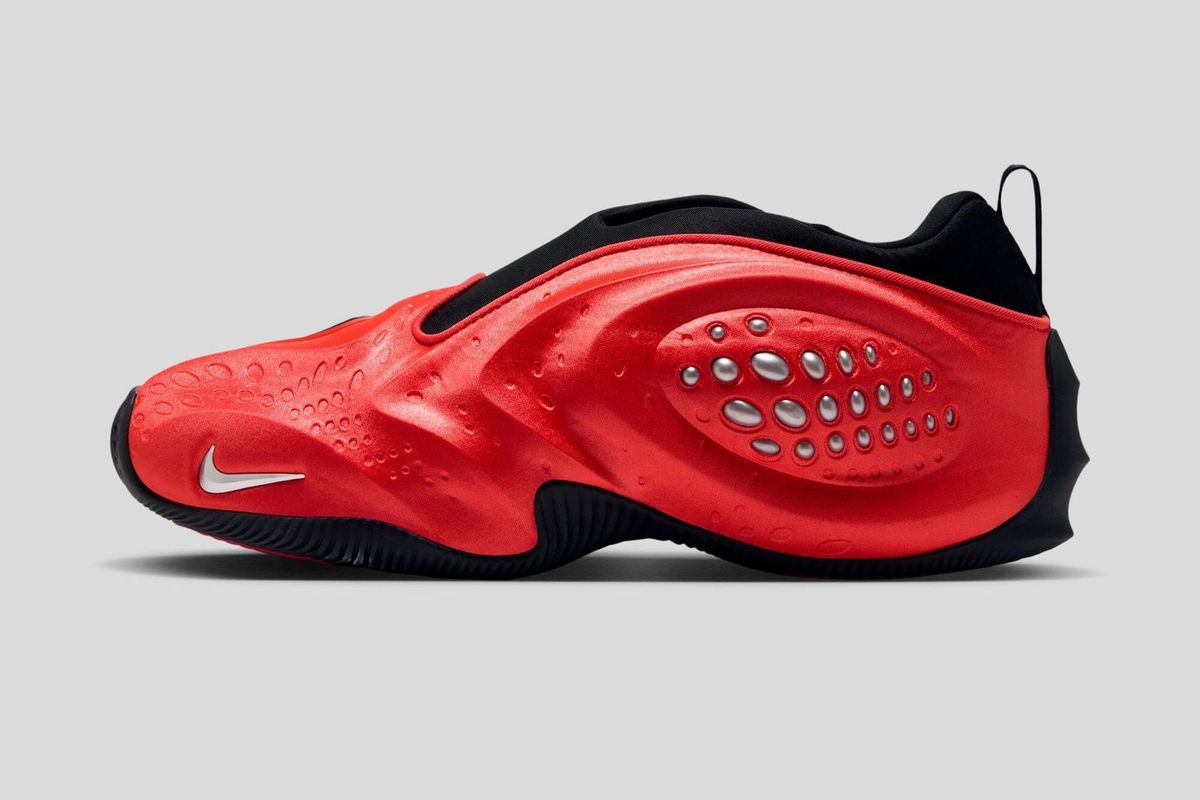 Nike First Sight Shadow WMNS in Light Crimson colorway with metallic silver and black accents