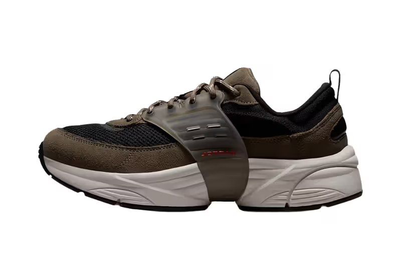 Jordan Trunner O/S Palomino/Black colorway featuring mesh upper with black synthetic overlays and muted earth tone palette