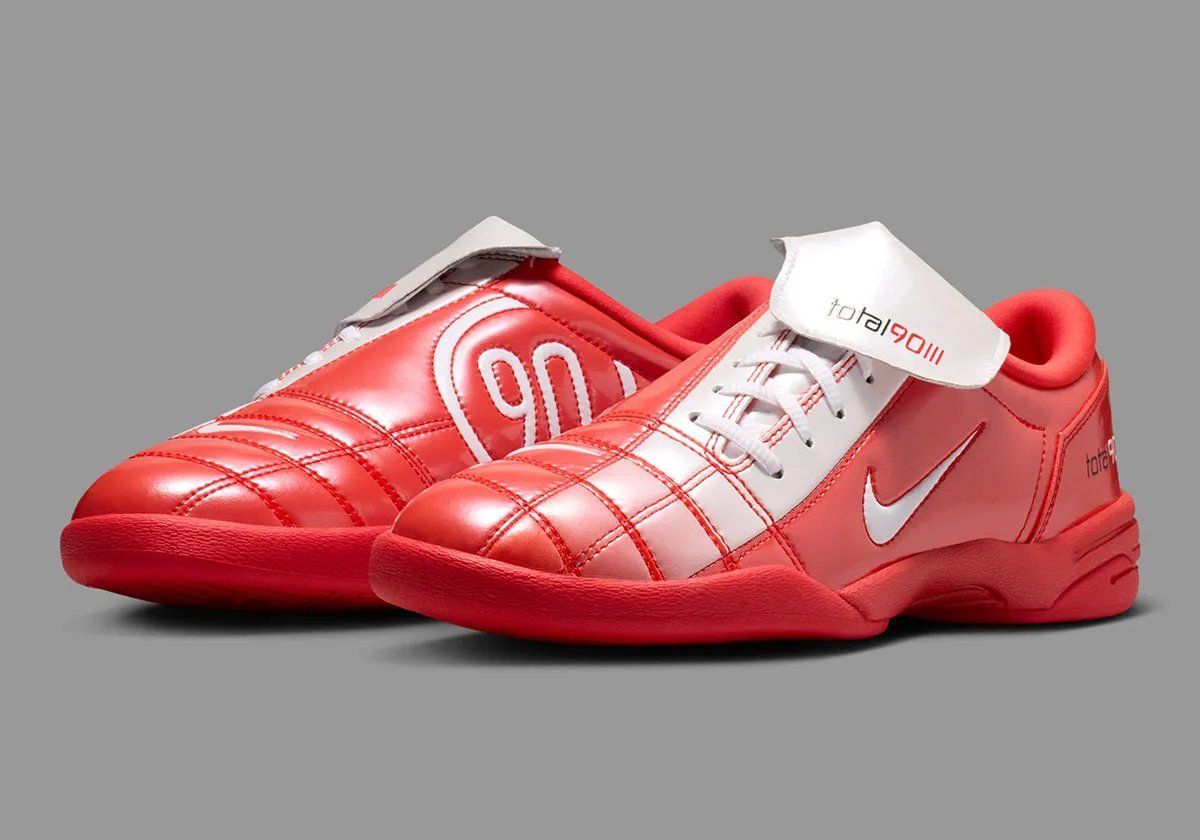 Nike Total 90 III women's sneaker featuring fold-over tongue design in new colorway