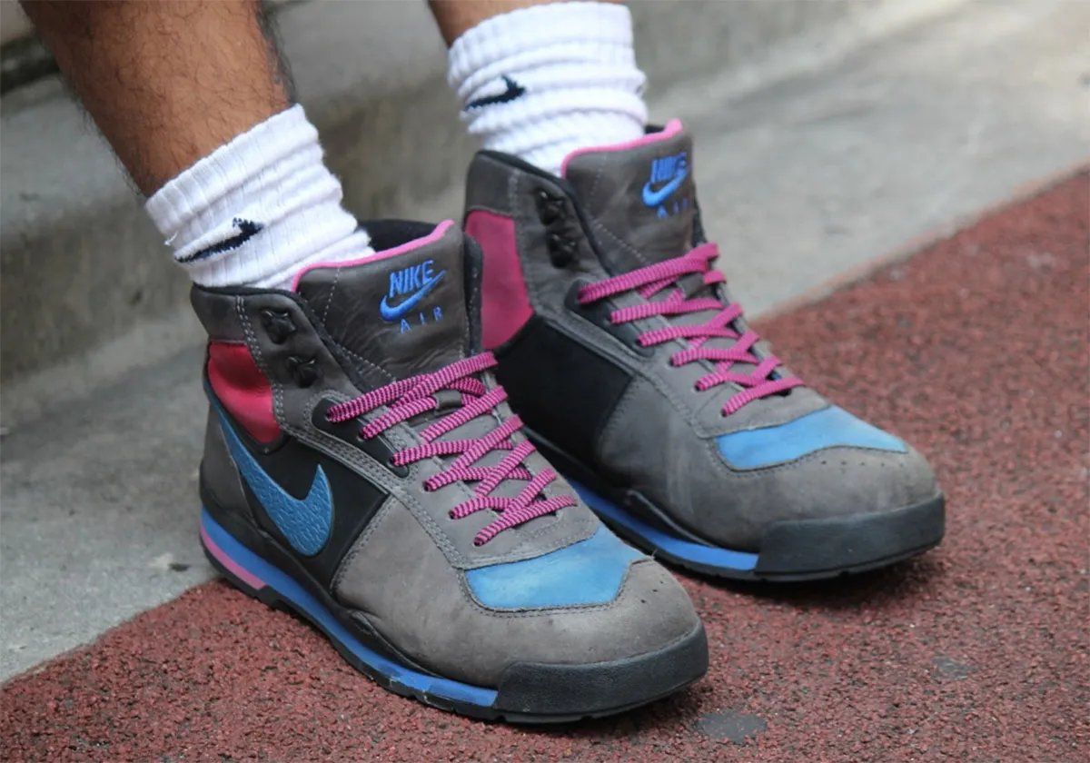 Nike Baltoro in Cave Stone and Mystic Hibiscus colorway, heritage outdoor boot with muted earth tones and royal blue accents