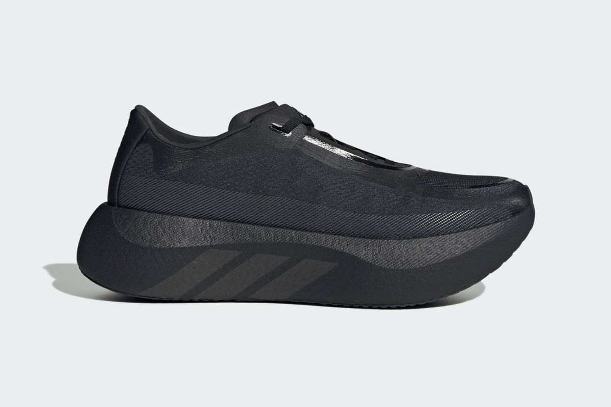 adidas Hyperboost Edge Core Black performance sneaker, lateral and medial side view