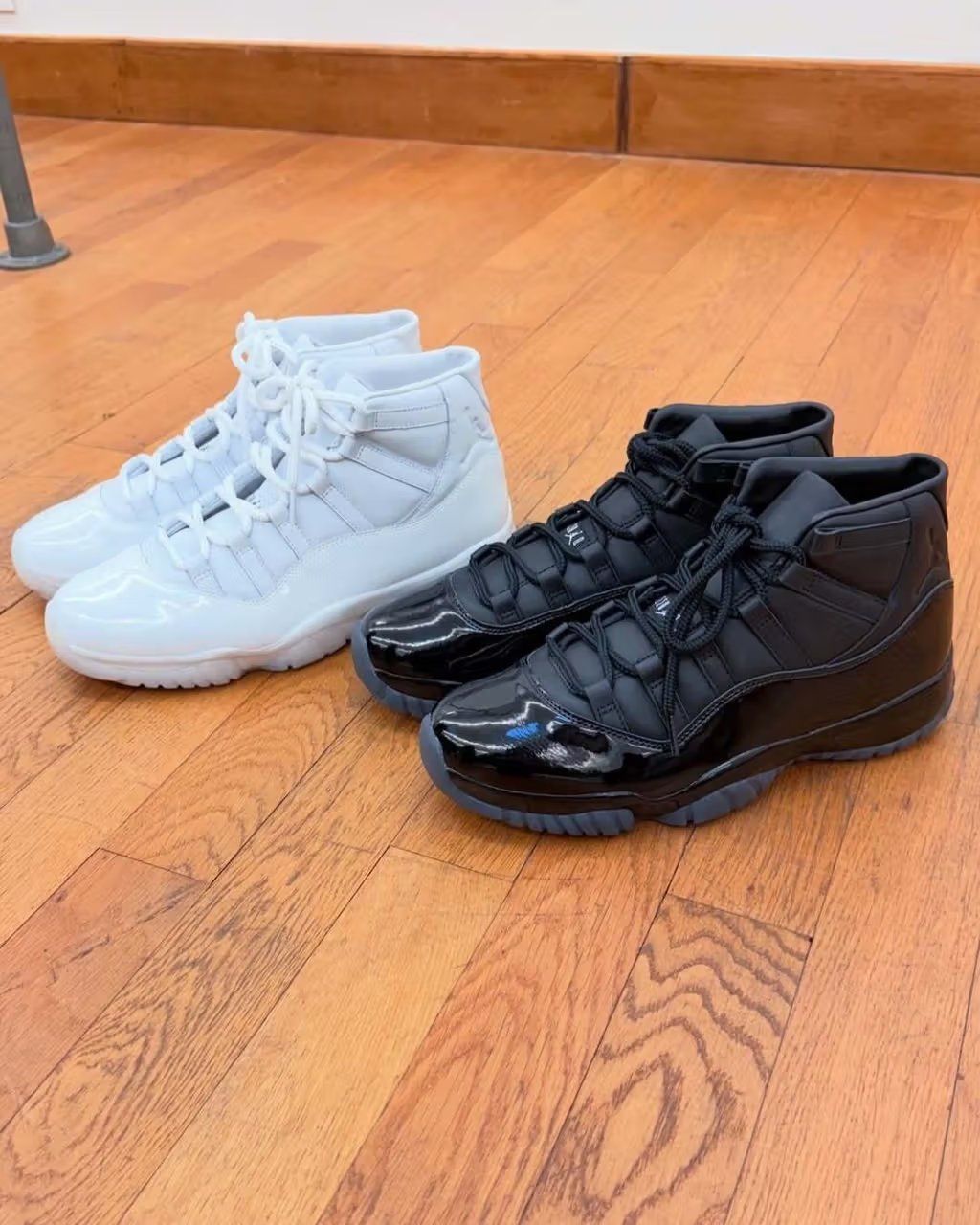 COMME des GARÇONS x Air Jordan 11 collaboration sneaker