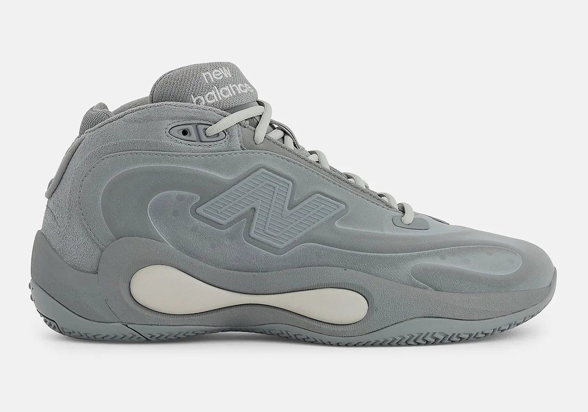 New Balance P400 in mid-grey with off-white dual-density sole unit, side profile view