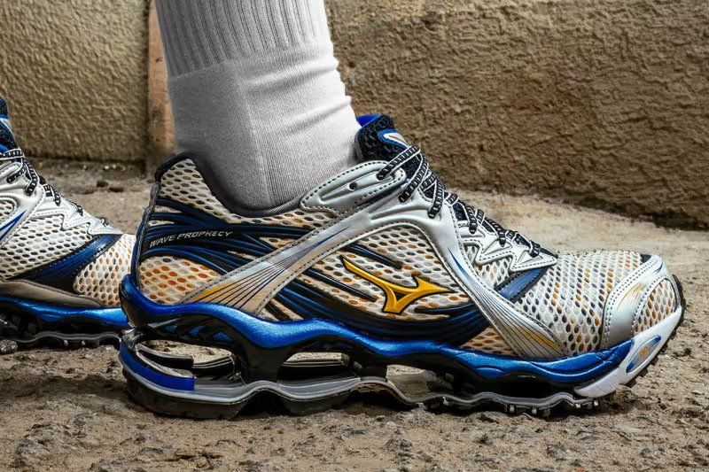 Mizuno WAVE PROPHECY 1 in Yellow/Blue and Red/Gold colorways showing layered upper construction and wave ribbing detail