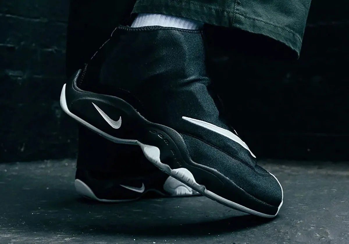 Nike Air Zoom Flight '98 'The Glove' in black and white colorway, designed by Eric Avar for Gary Payton