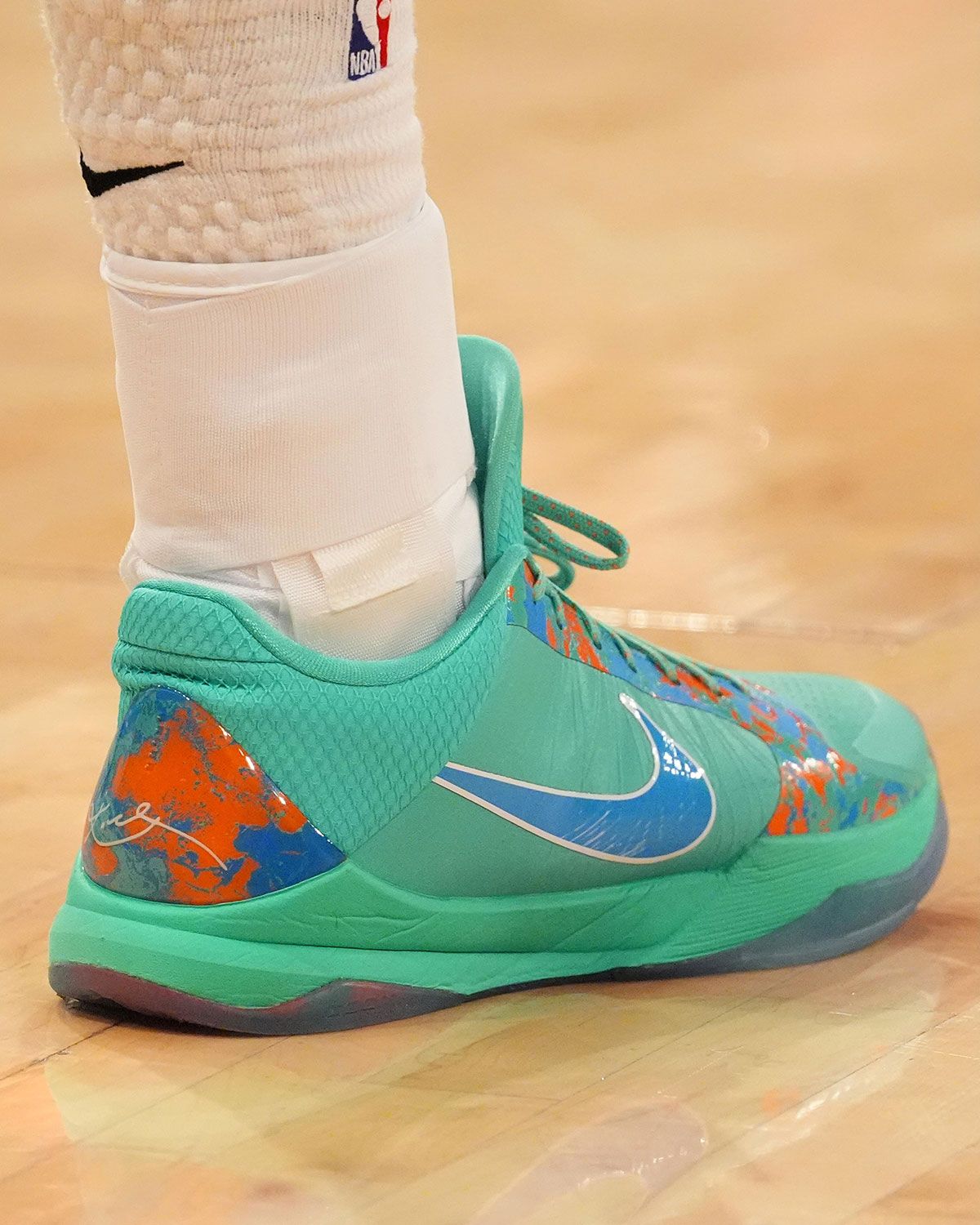 Nike Kobe 5 Protro Player Exclusive in mint green with spray-pattern graphics, worn by Jalen Brunson during Knicks playoff comeback