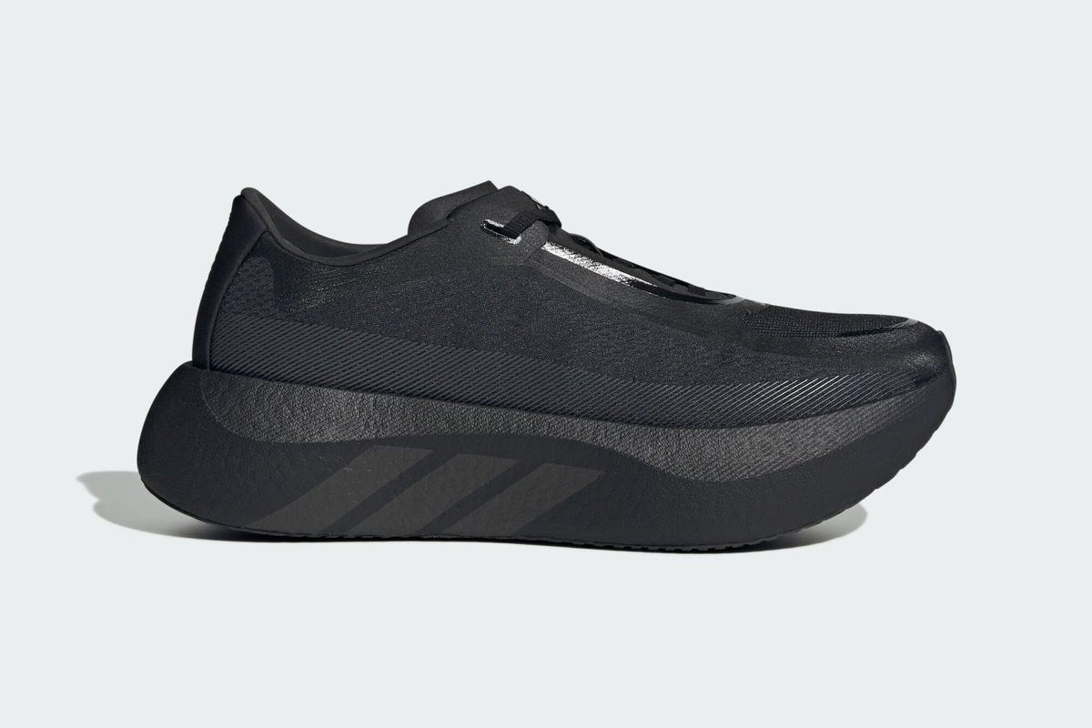 adidas Hyperboost Edge Core Black performance sneaker, lateral and medial side view