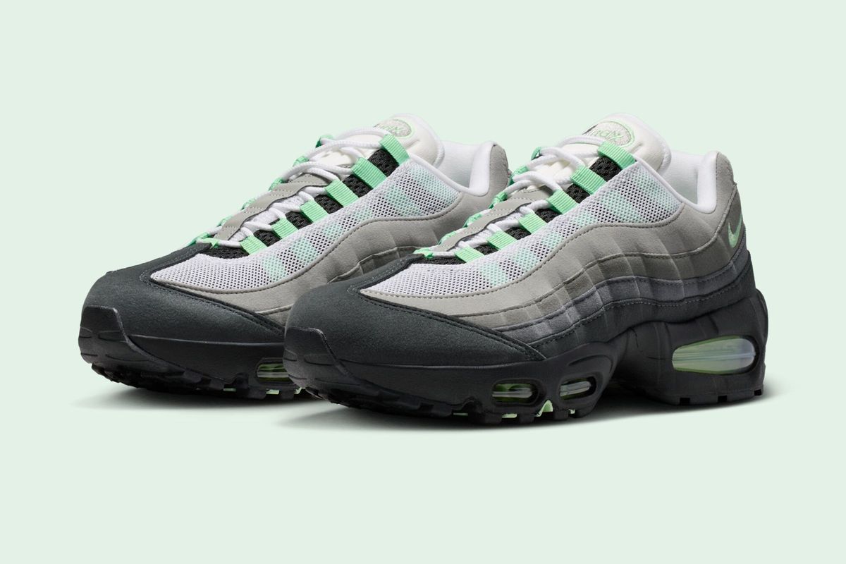 Nike Air Max 95 WMNS Fresh Mint colorway, side profile showing mint green nubuck and mesh upper with signature air unit cage
