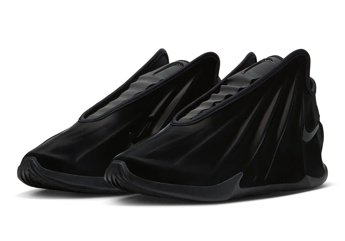 Nike GT Future 'Black Cat' all-black colorway with molded upper, Zoom Strobel, and Cushlon 3.0 cushioning