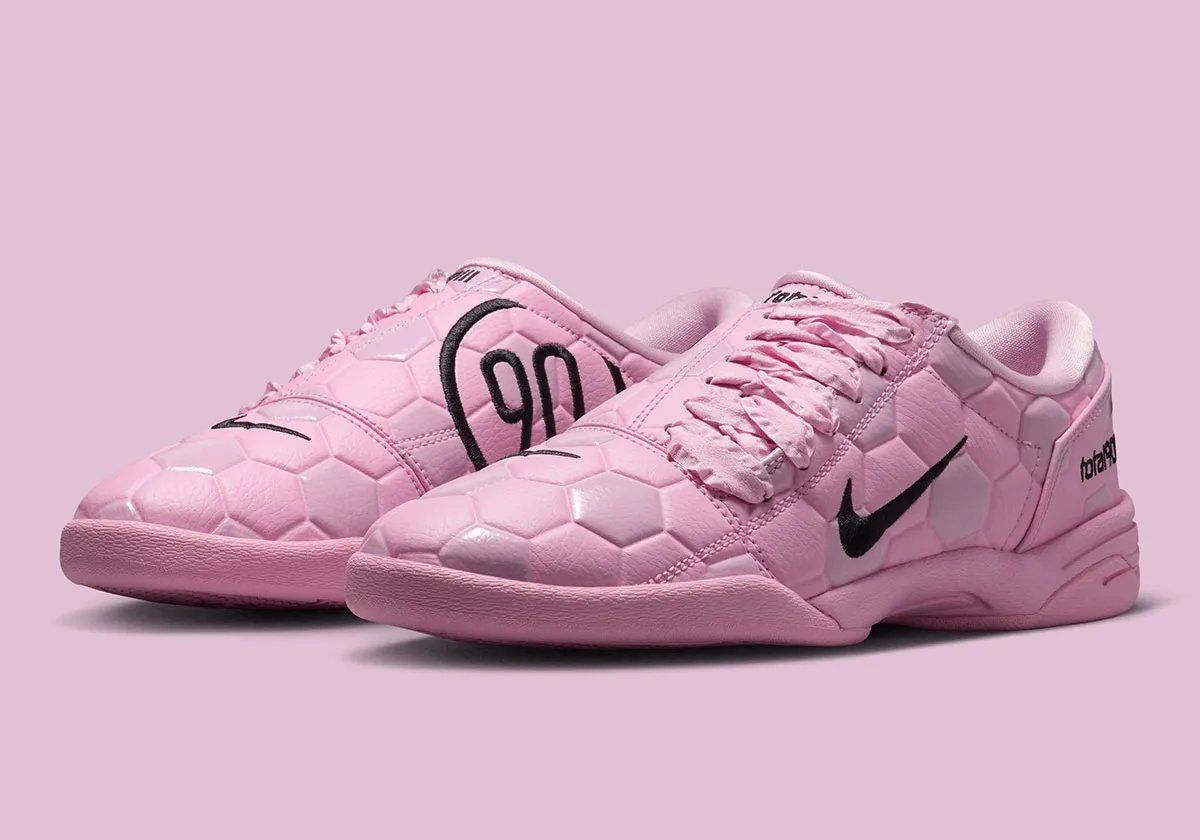 Nike Total 90 III women's shoe with hexagonal soccer ball textured leather upper and sheer laces