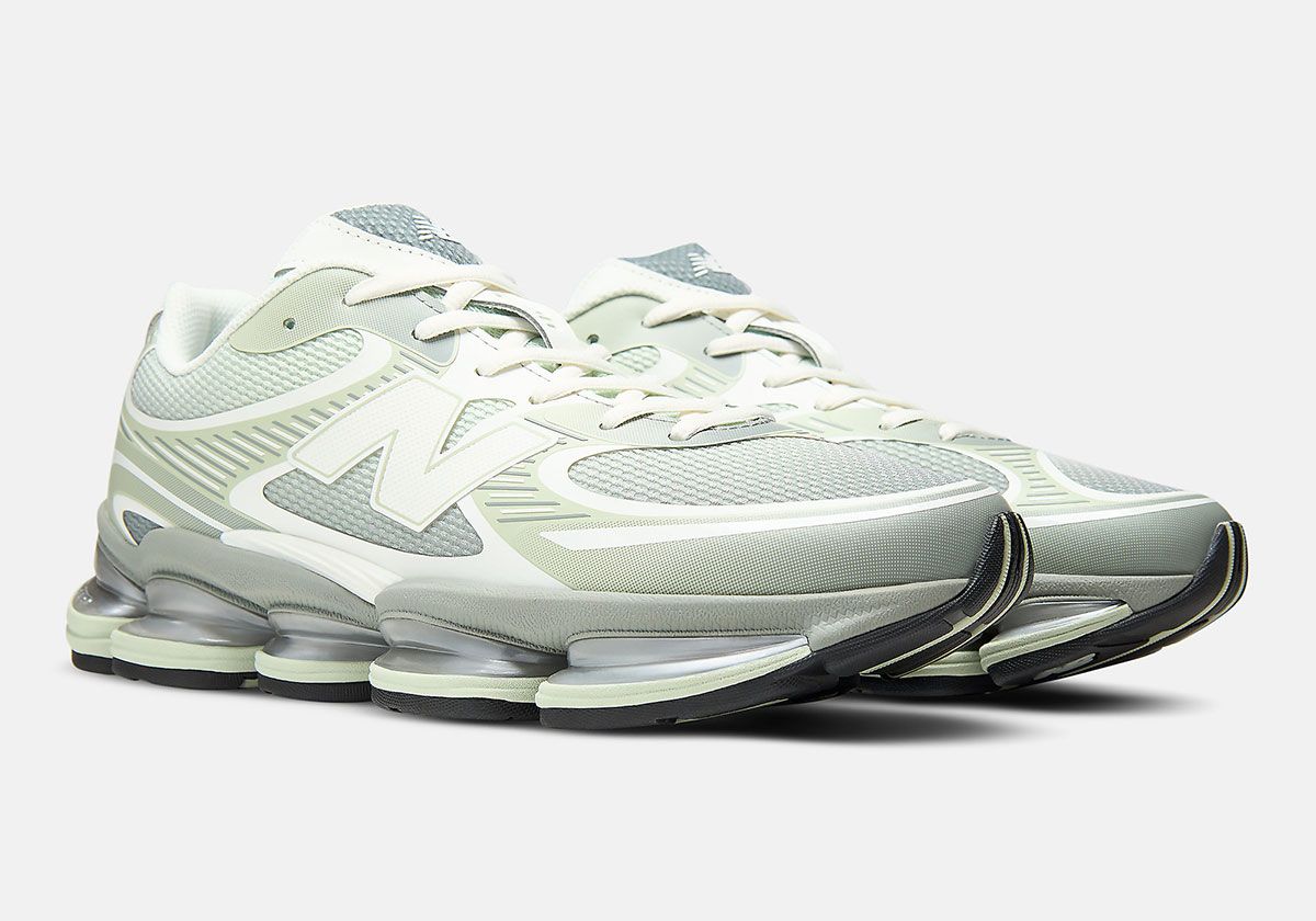 New Balance 2000 'Silver Moss' colorway featuring gradient mesh upper and molded hardware details