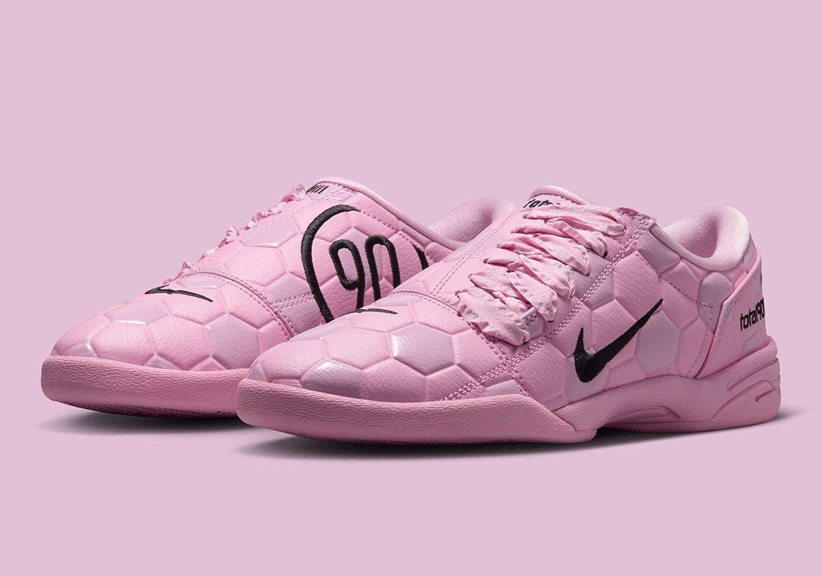 Nike Total 90 III women's shoe with hexagonal soccer ball textured leather upper and sheer laces