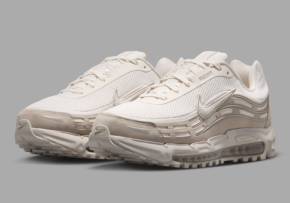 Nike Air Max TL 2.5 in jet black with premium leather mudguards and refined mesh construction