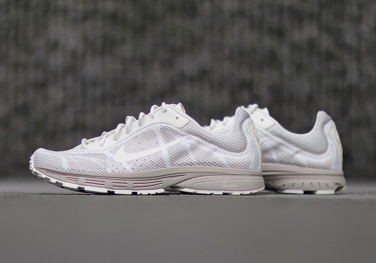 Nike Zoom Streak 3 in Cream II/Sail colorway, showing the flush upper construction and neutral palette of the 2009 performance runner returning as a lifestyle model