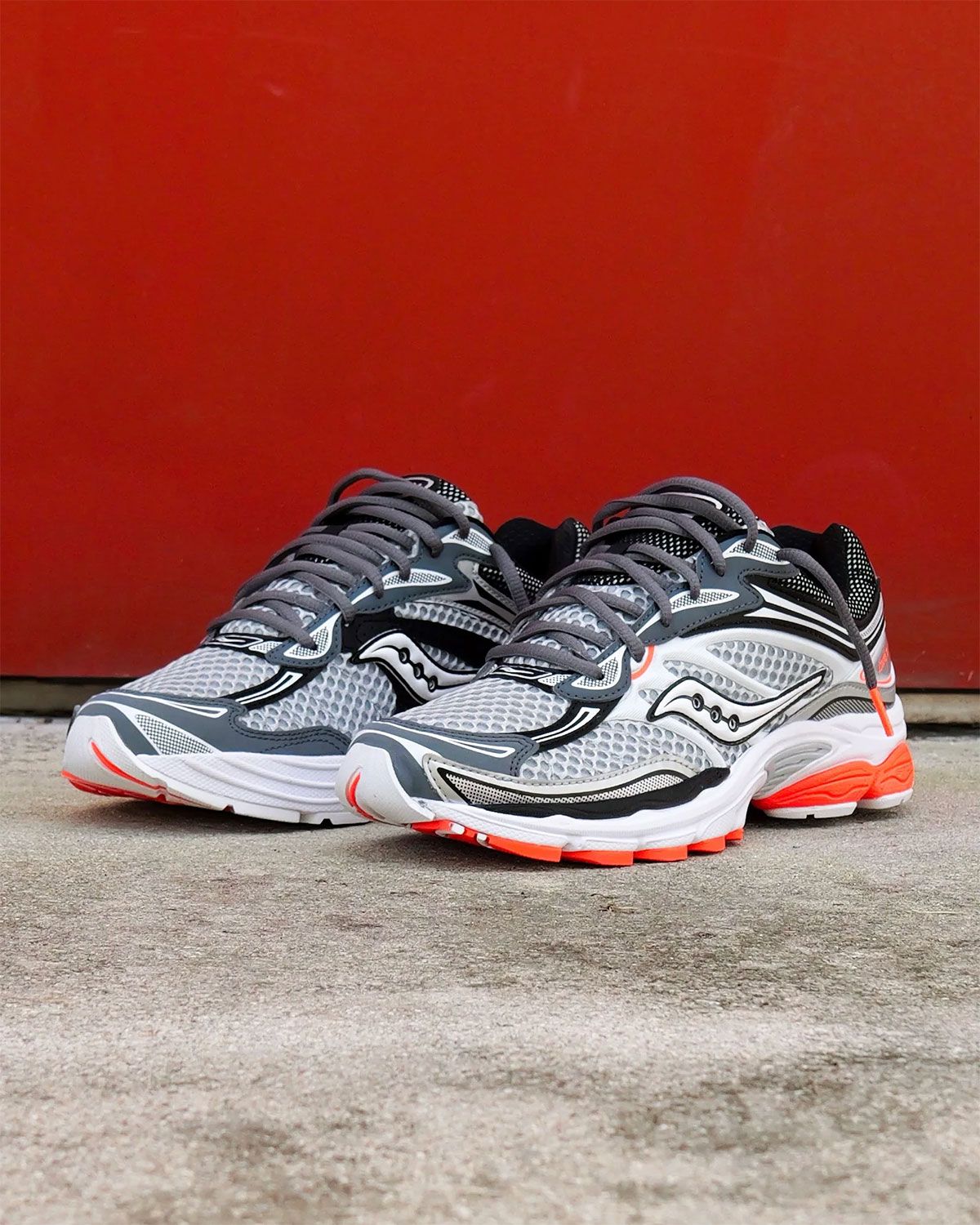 Saucony Progrid Omni 9 Vizired sneaker in silver and red, showing side profile and midsole details