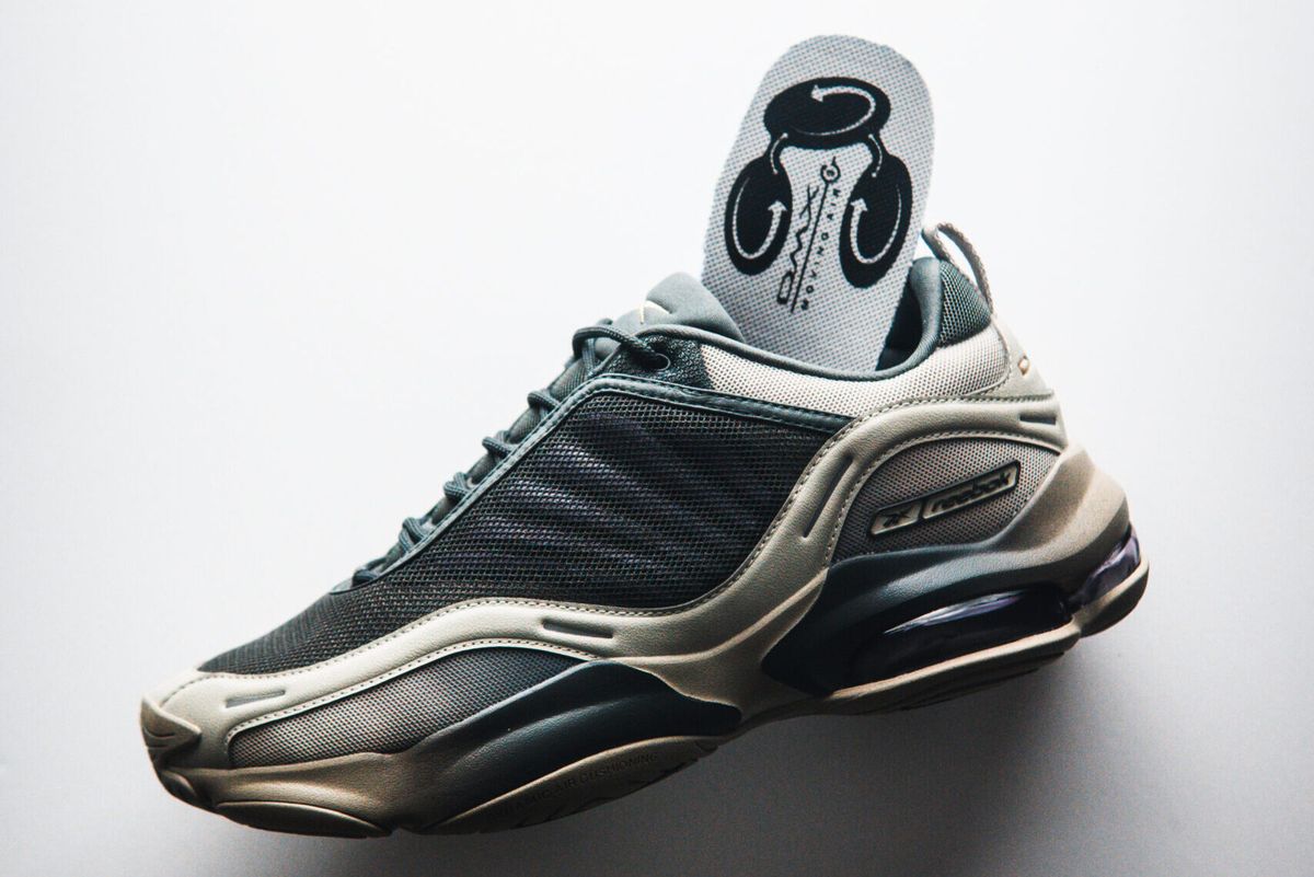 Reebok DMX 3000 Series in Grey and Dream Purple colorway, lateral view
