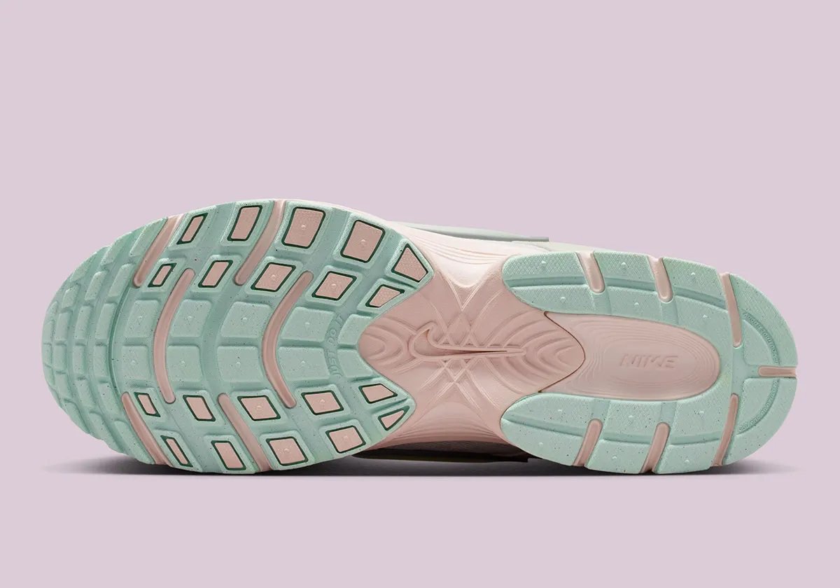 Two colorway iterations of the Nike V5 RNR in JAIDE collaborative design - detail view 5
