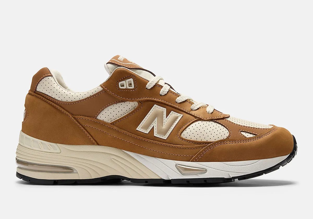 New Balance 991 'Chipmunk' in light brown and off-white, Made in UK edition - detail view 1