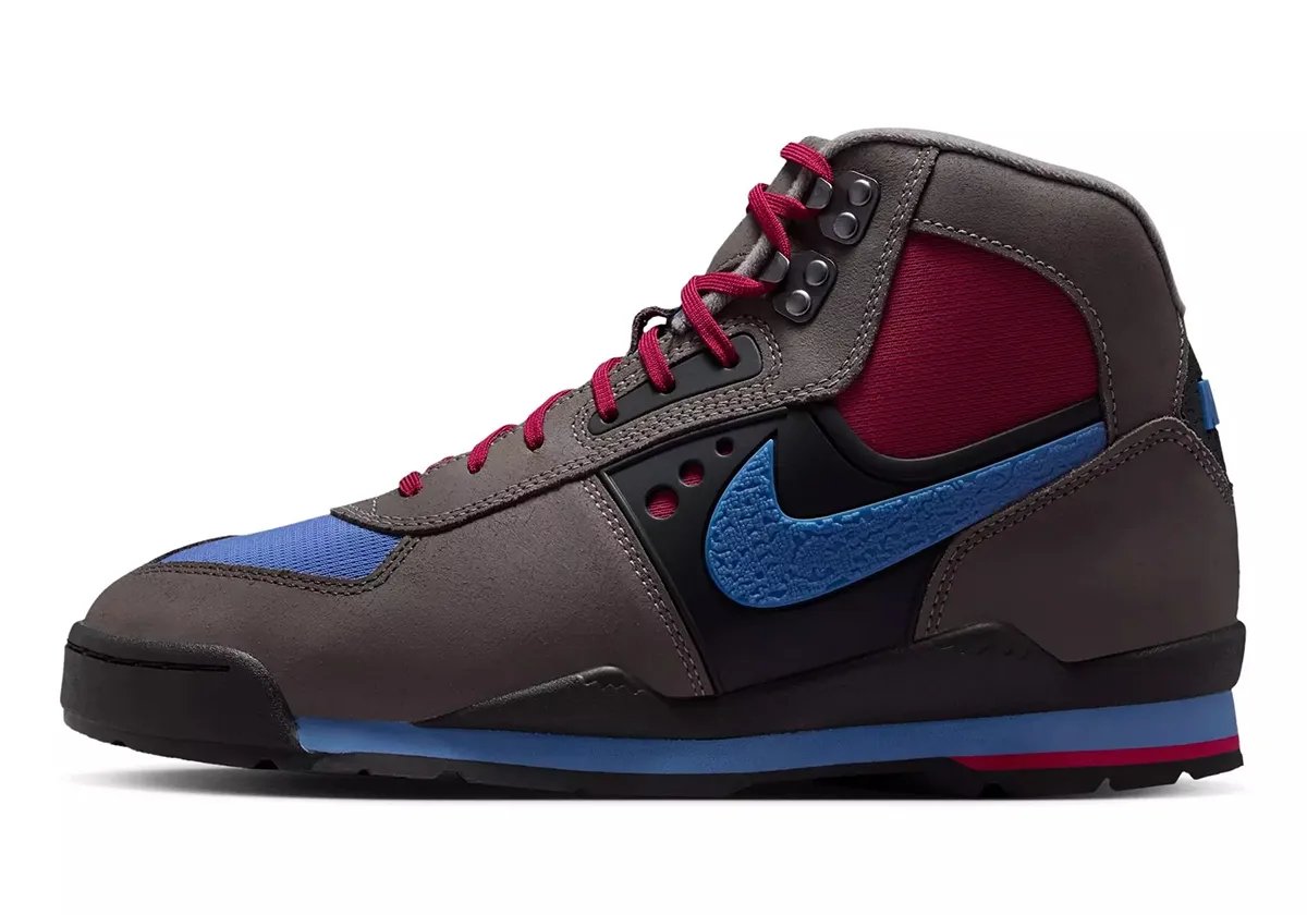 Nike Baltoro in Cave Stone and Mystic Hibiscus colorway, heritage outdoor boot with muted earth tones and royal blue accents - detail view 2