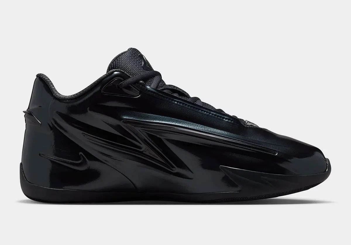 Nike KD 19 Candy in jet black with Stadium Green insole branding, side profile view - detail view 2