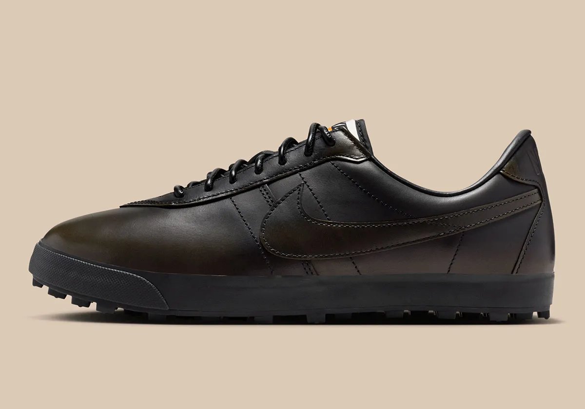 Nike Astrograbber Leather in glossy black leather with slim sole profile - detail view 1