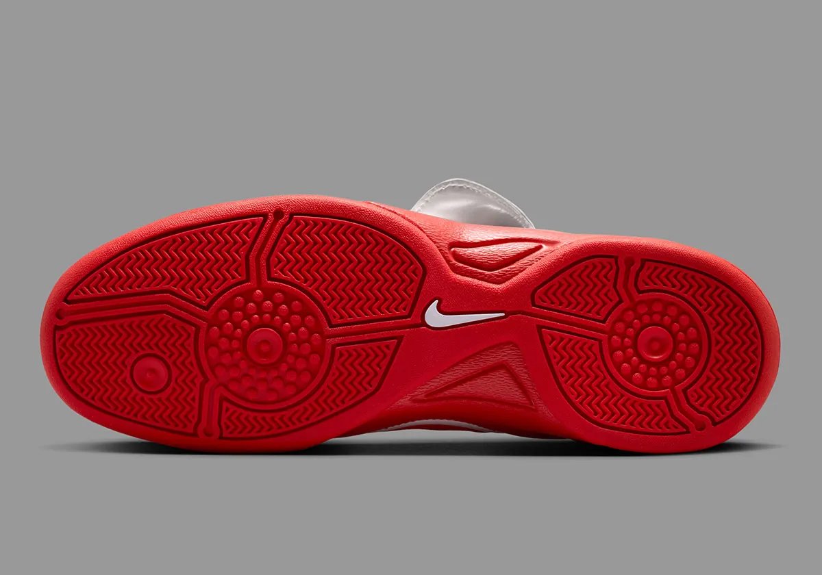 Nike Total 90 III women's sneaker featuring fold-over tongue design in new colorway - detail view 2