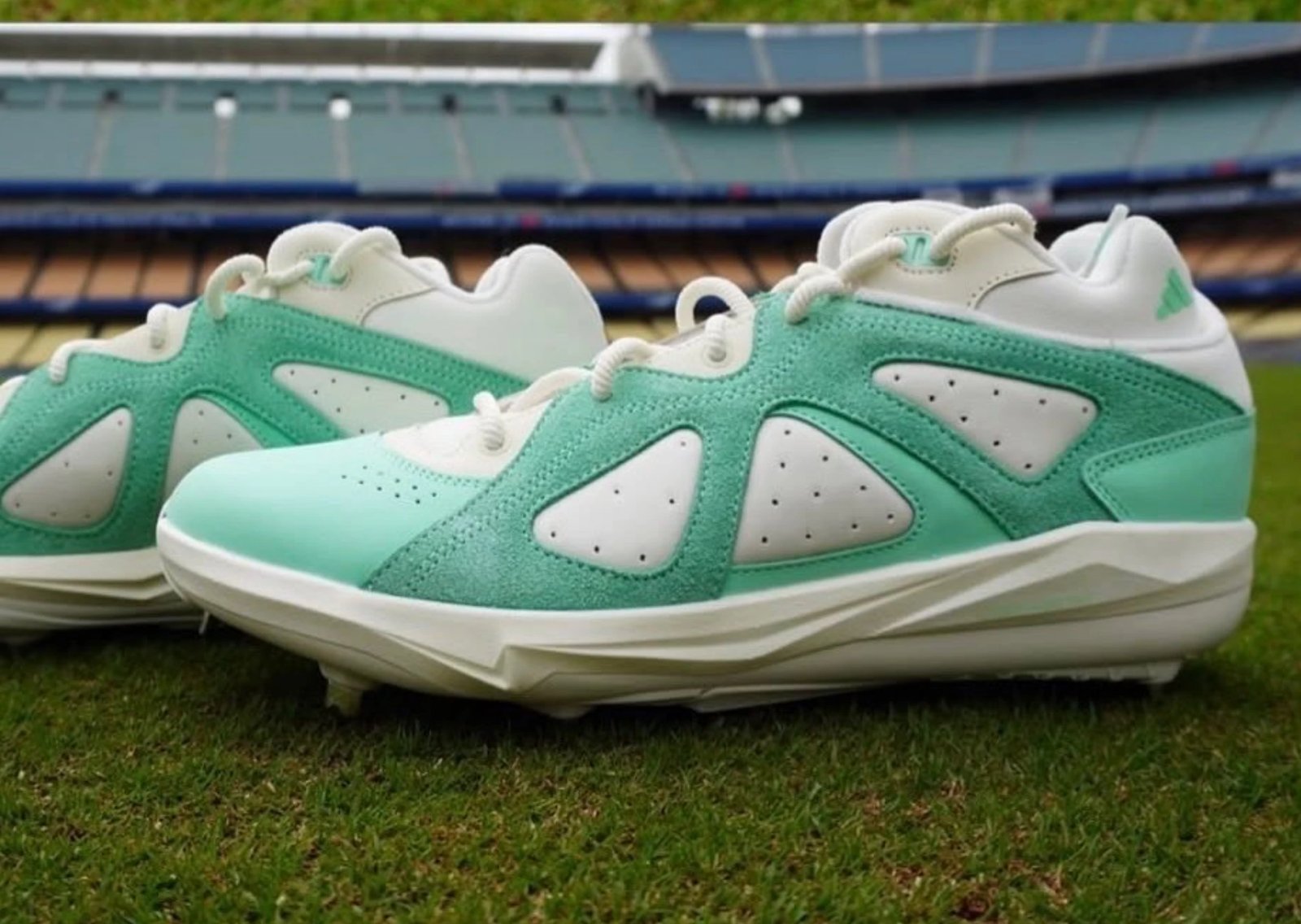 Kiké Hernandez wearing exclusive adidas BadBo 1.0 Low PE cleats in teal and white colorway during Dodgers game - detail view 1