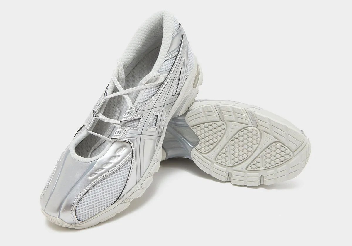ASICS GEL-DS Trainer Ballet in silver colorway, showing open forefoot cutout and lace-only fastening system - detail view 2