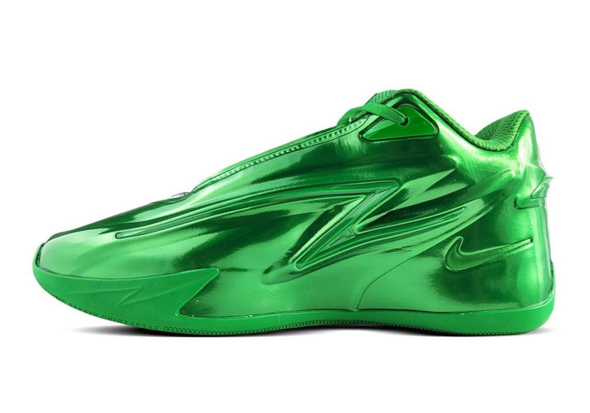 Nike KD 19 Gorge Green sneaker with monochromatic green upper, laces, midsole, and outsole - detail view 3