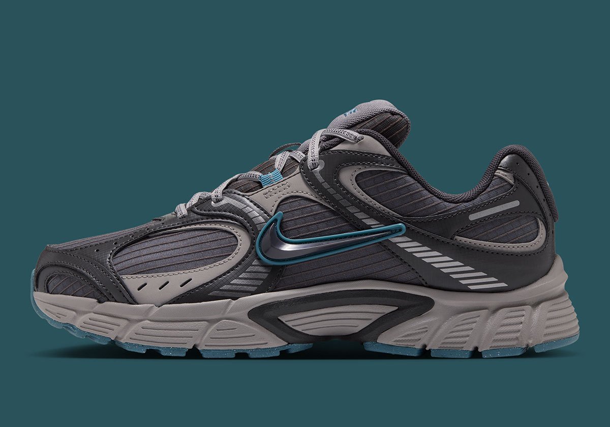 Nike V5 RNR in Pencil Point and College Grey colorway, featuring grey midsole and aquatic sole accents - detail view 1