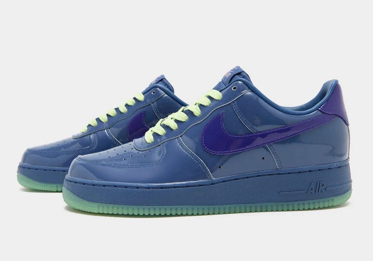 Nike Air Force 1 in patent leather with high-gloss finish, Central Cee SYNA collaboration edition - detail view 1