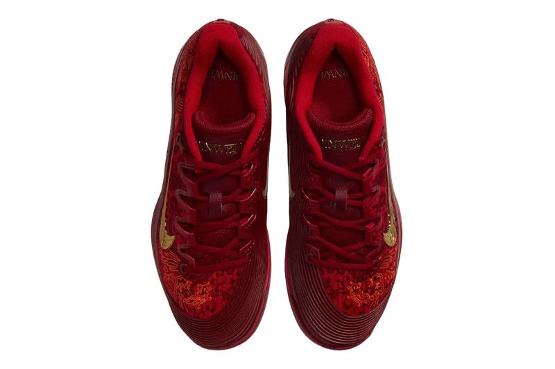 Nike Zoom Vapor 12 PE for Zheng Qinwen in layered red and metallic gold colorway, player exclusive tennis shoe - detail view 4