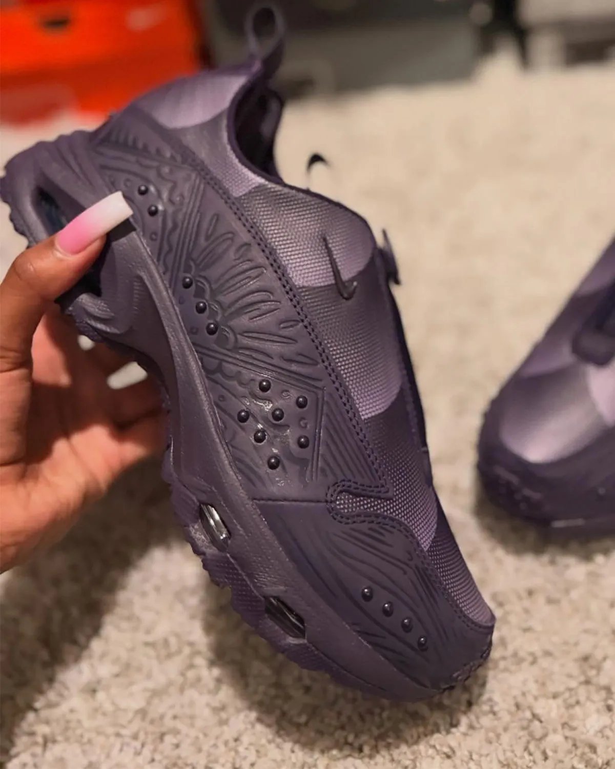 Nike Air Max Sunder in standard colorway with visible Air unit and contemporary silhouette design - detail view 4