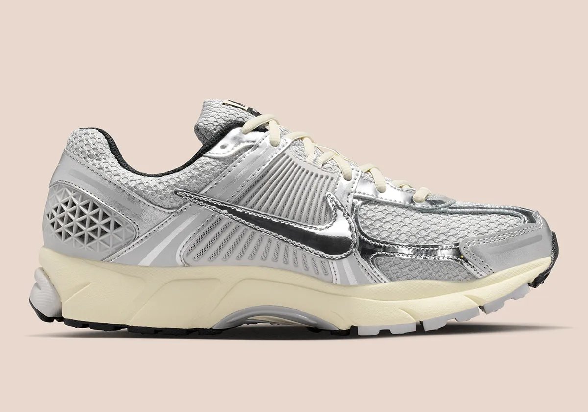 Nike Zoom Vomero 5 in Grey Fog colorway, showcasing the layered mesh upper and visible Zoom Air cushioning - detail view 3