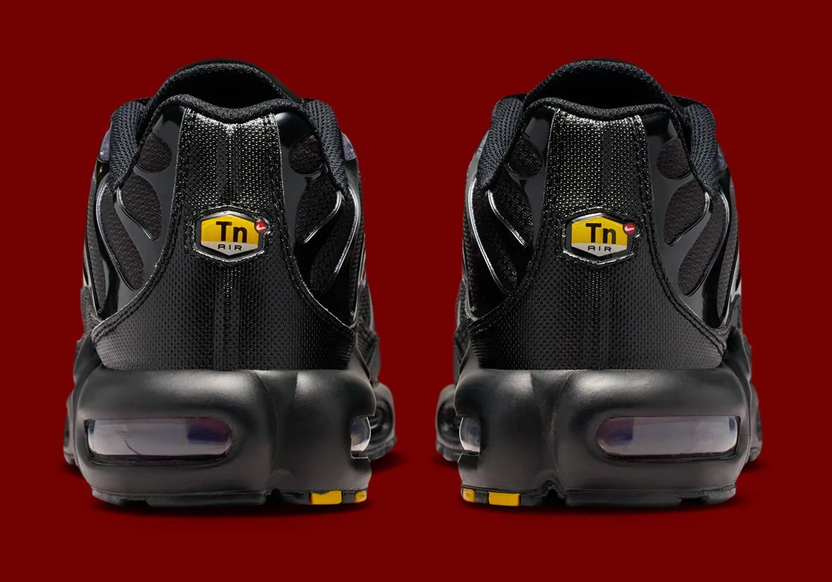 Nike Air Max Plus in Pencil Point gradient colorway showing tonal transitions across the upper - detail view 4