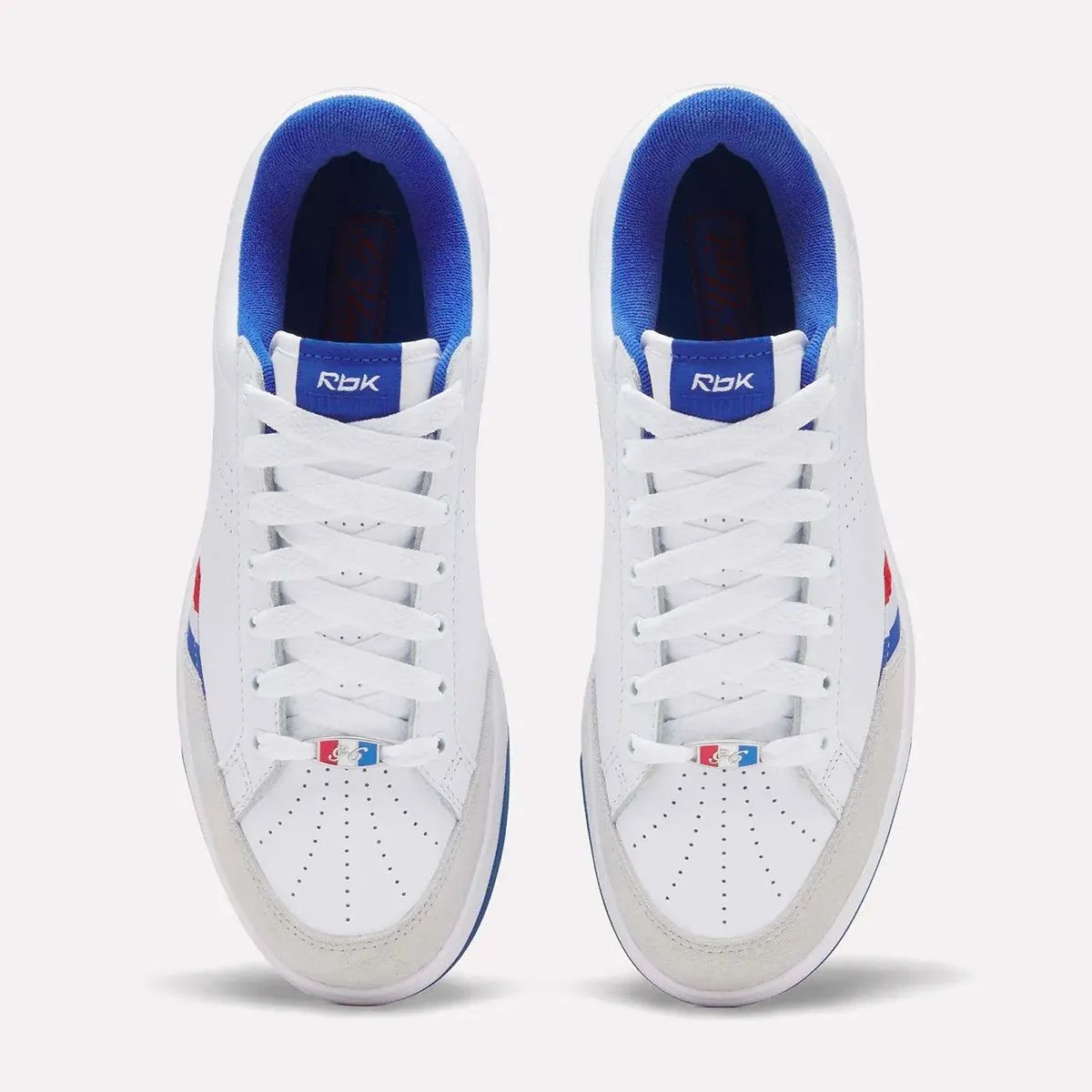 Official product images of the Reebok G-Unit G6 retro in white leather with red and blue accents - detail view 4