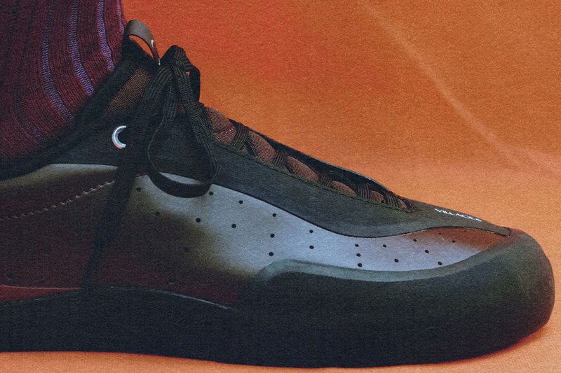 VILLAGE PM 2PM skate silhouette in colorway, featuring climbing-inspired asymmetrical fit and sticky rubber construction - detail view 3