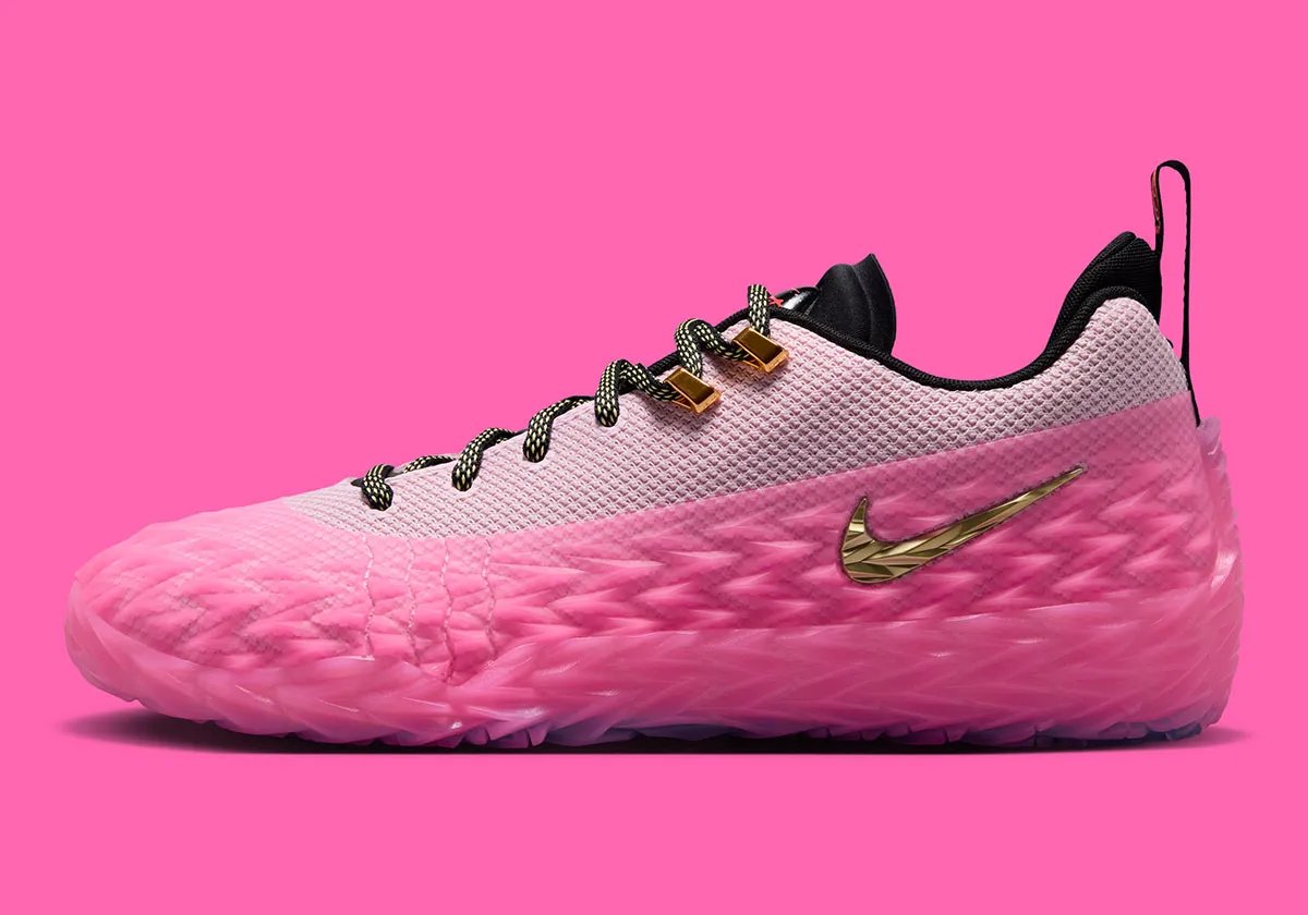Nike ST Charge in Pink Foam colorway with gold accents and black collar detail - detail view 1