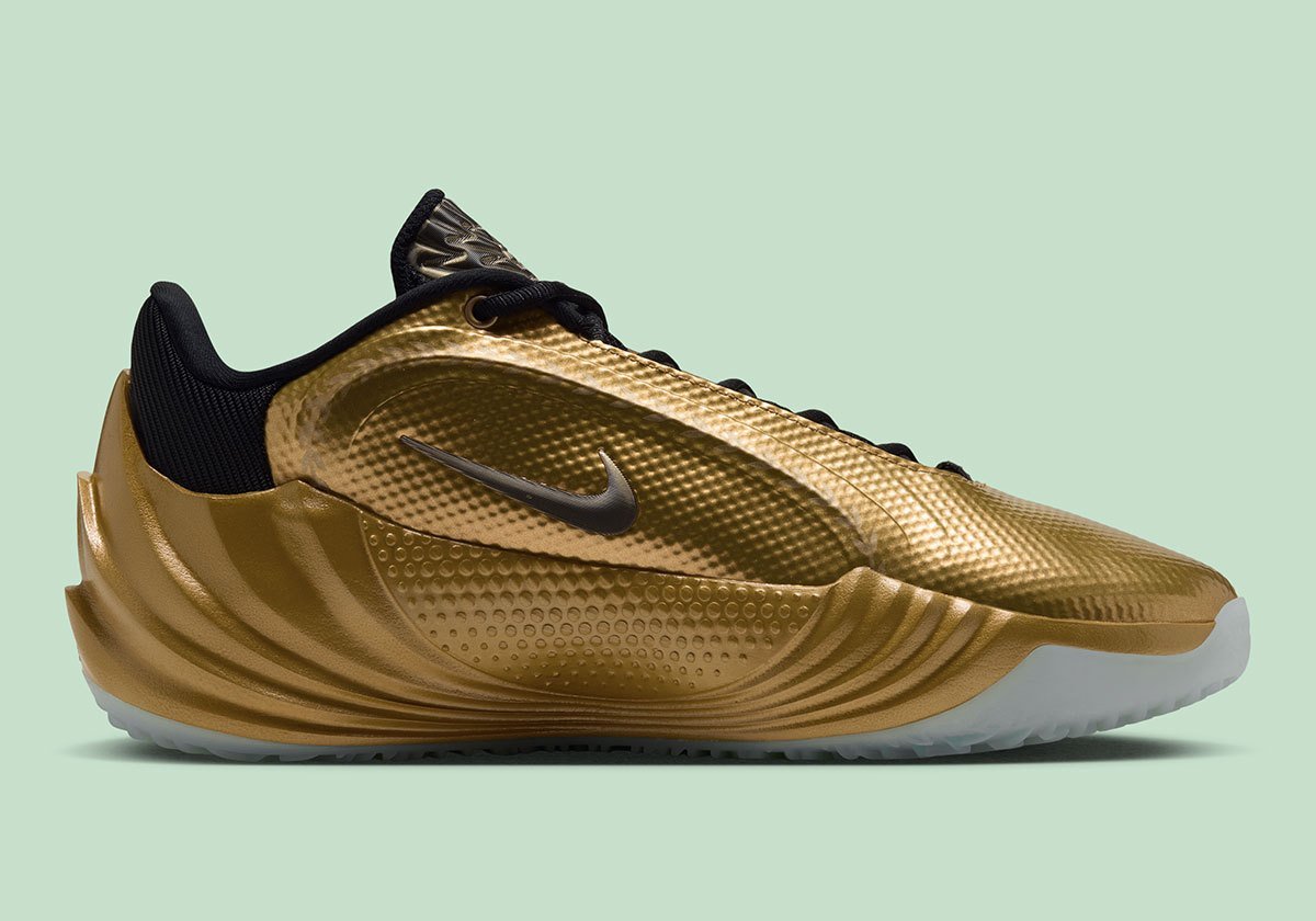 Nike Giannis Freak 8 Metallic Gold colorway featuring gold upper and midsole with black tongue and collar - detail view 3