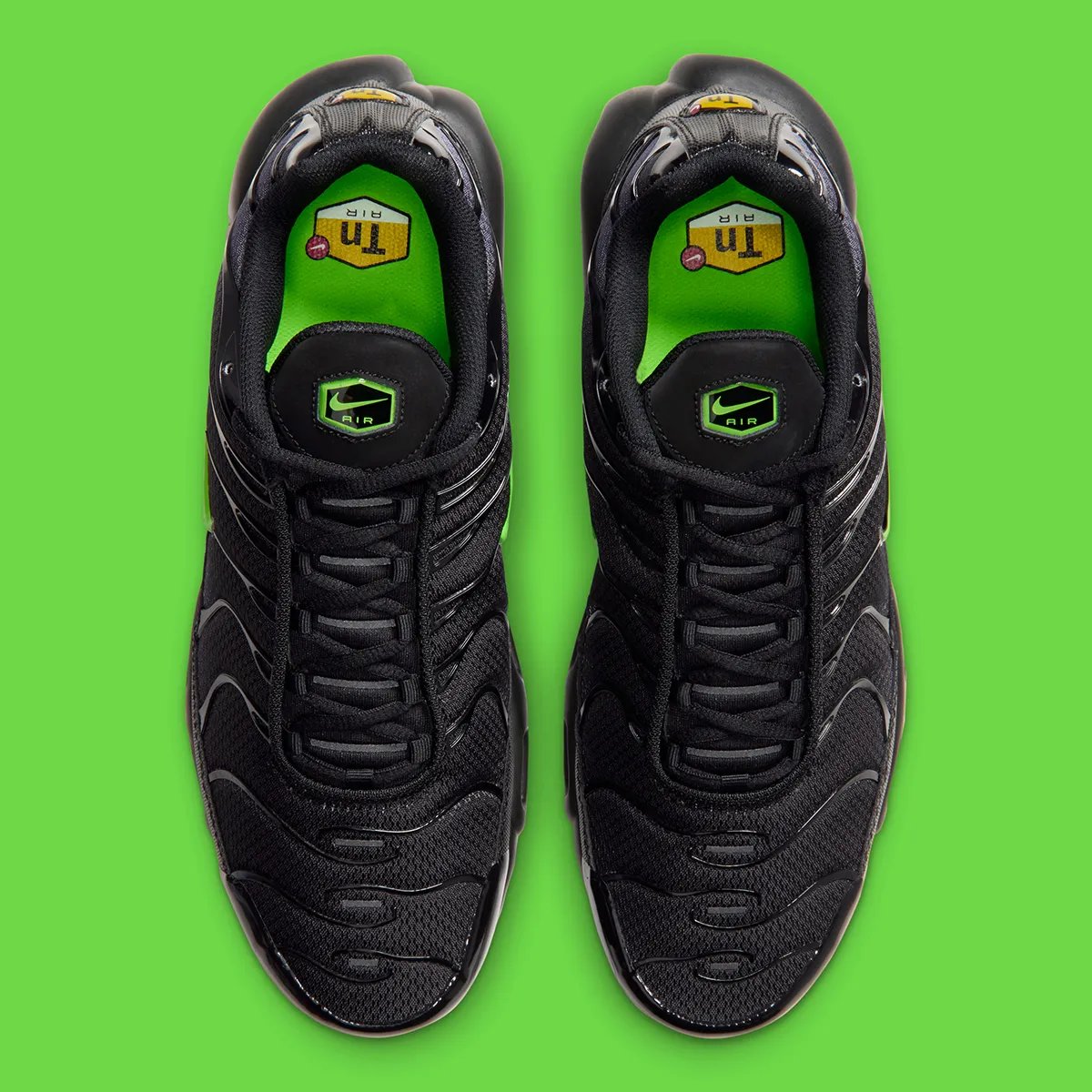 Nike Air Max Plus Joker in jet black with neon green Swoosh and purple midfoot shank - detail view 3