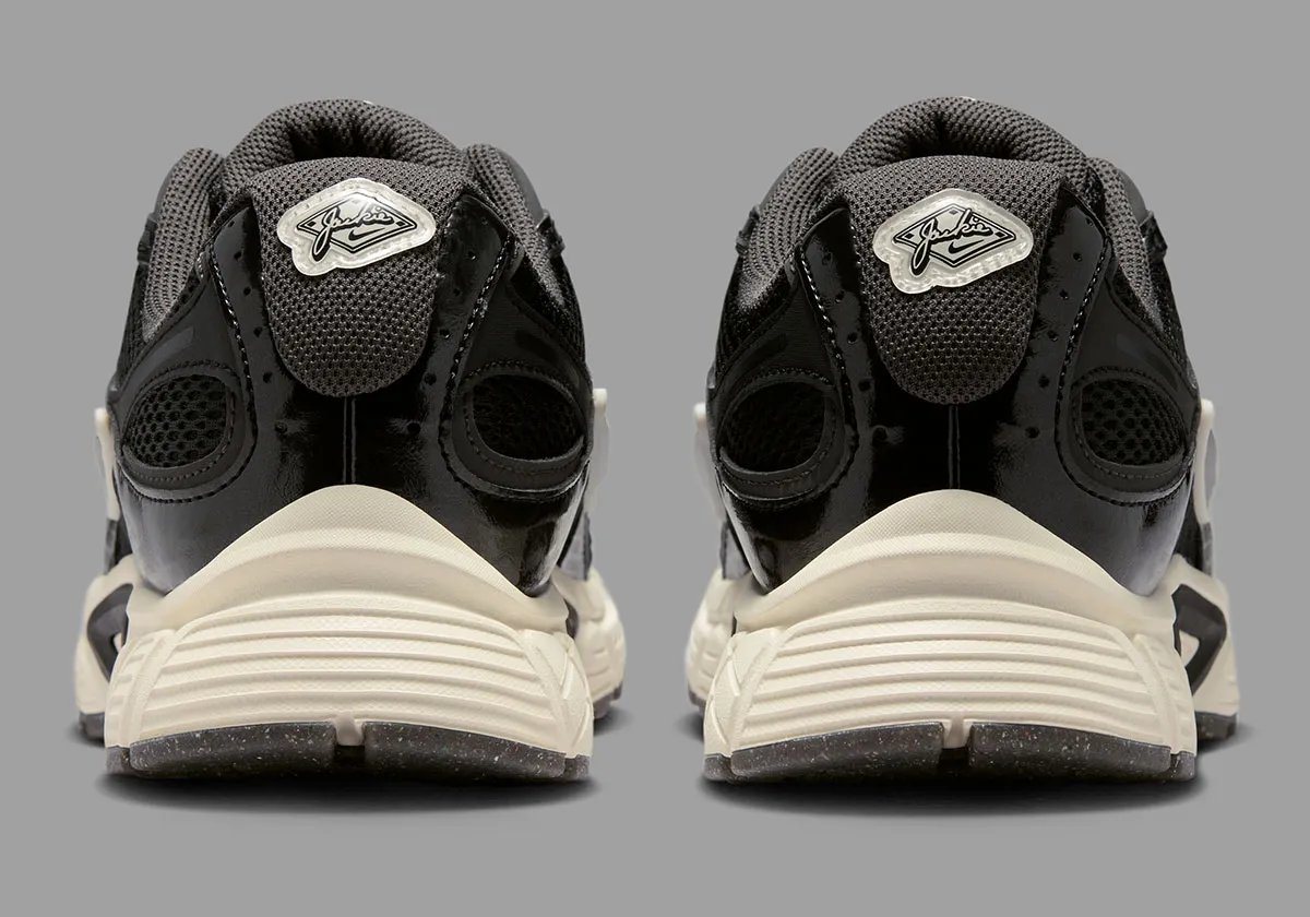 Nike RNR V5 Jackie Robinson baseball shoe in commemorative colorway, lateral view - detail view 4