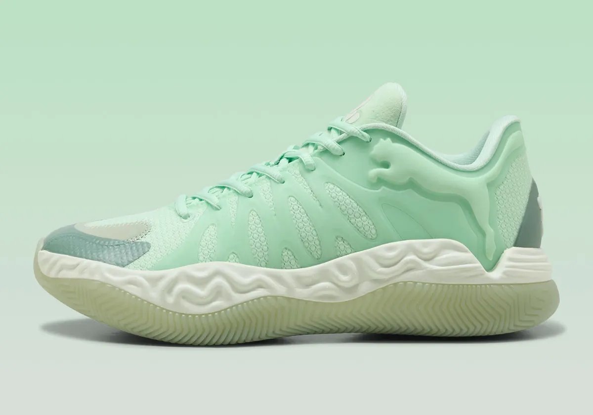 PUMA Hali 1 in wintergreen with semi-translucent upper and darkened traction pod - detail view 1