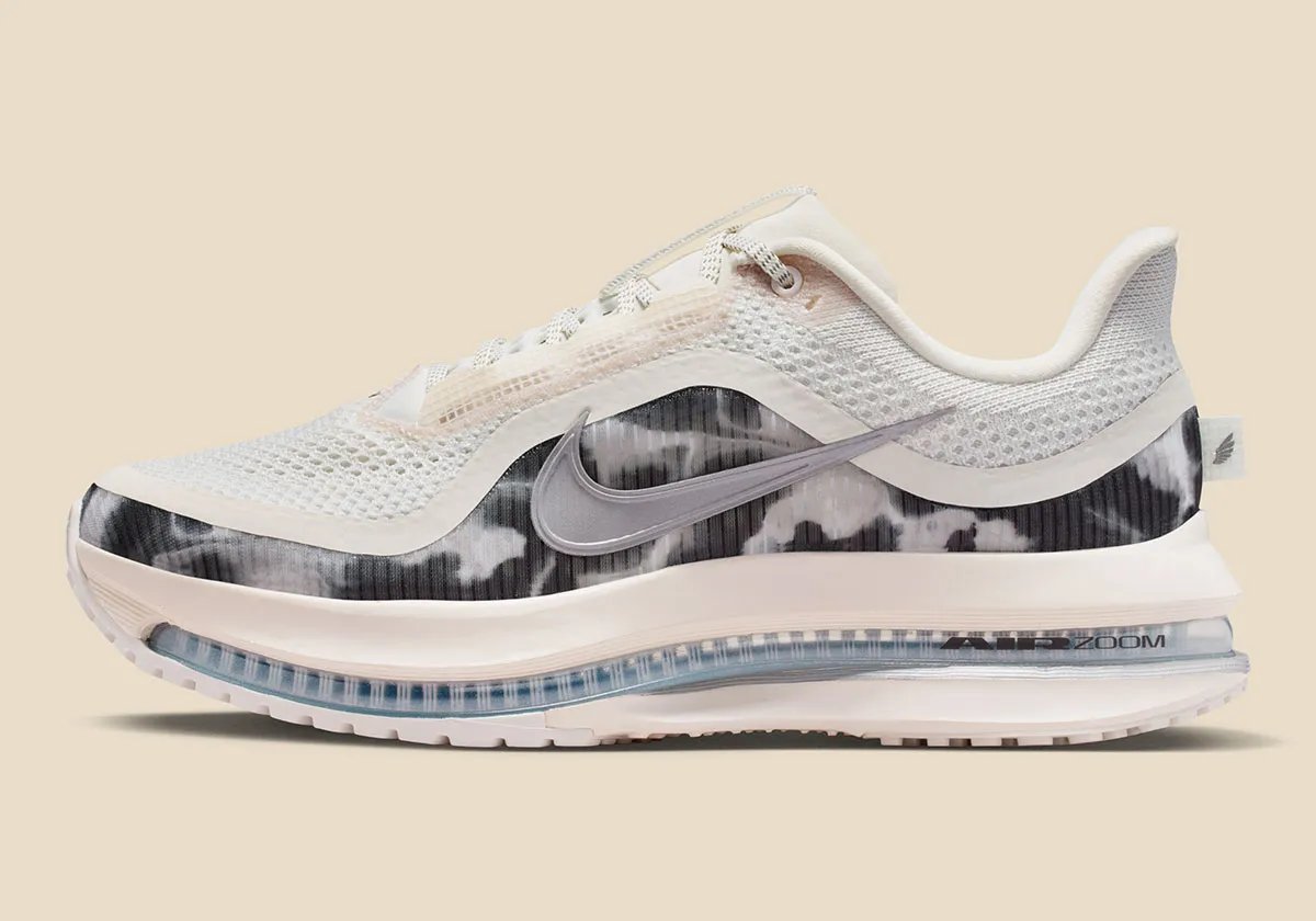 Nike Pegasus Premium in Phantom with smoky Anthracite and Pencil Point print pattern on the upper - detail view 1