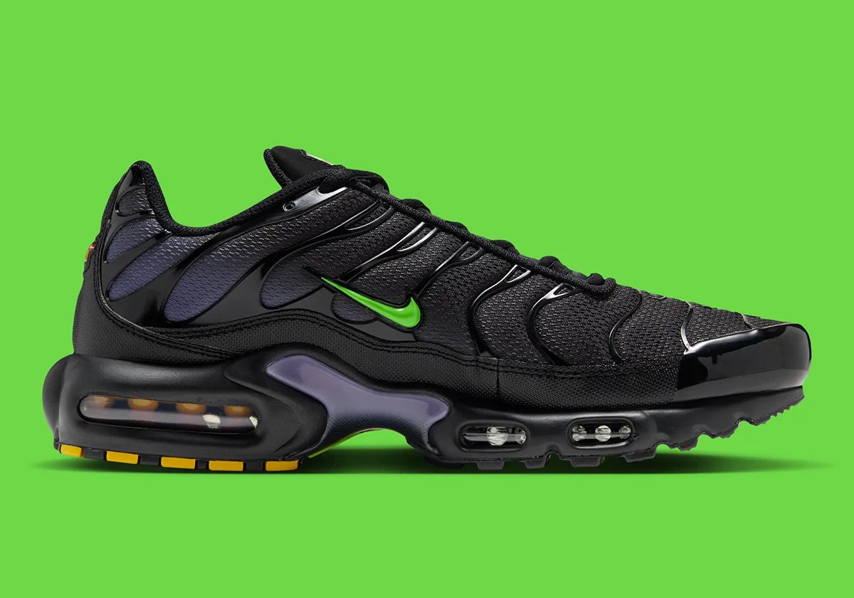 Nike Air Max Plus Joker in jet black with neon green Swoosh and purple midfoot shank - detail view 2