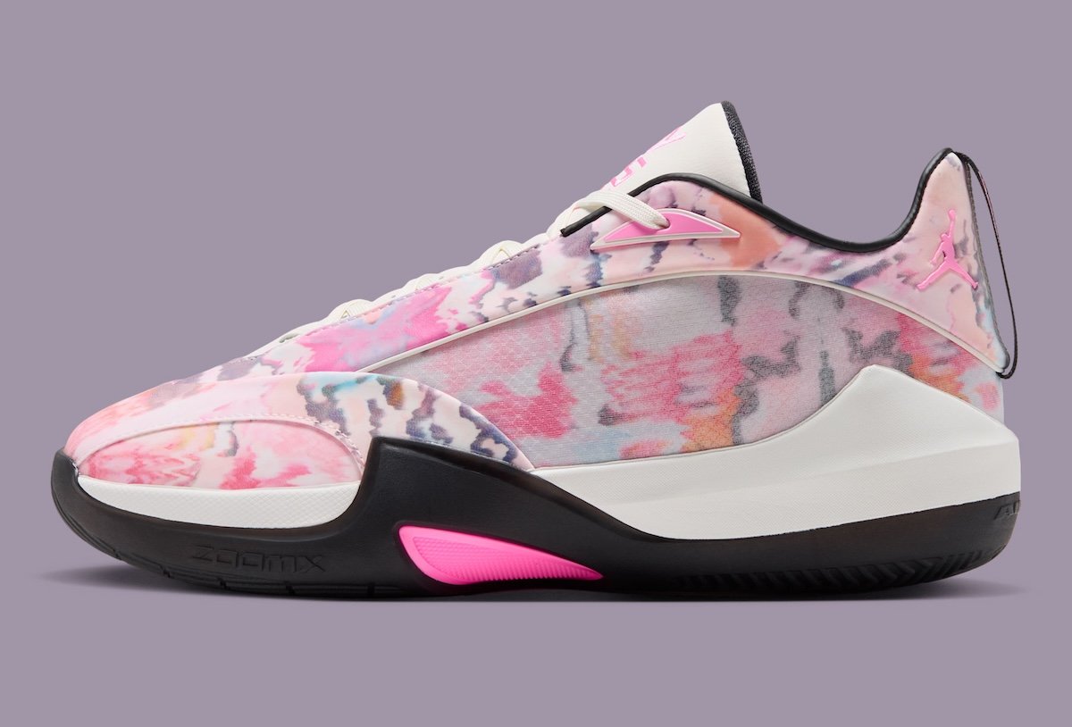 Jordan Triangle NY vs. NY colorway in Sail, Black, and Pink Beam celebrating New York streetball tournament - detail view 3