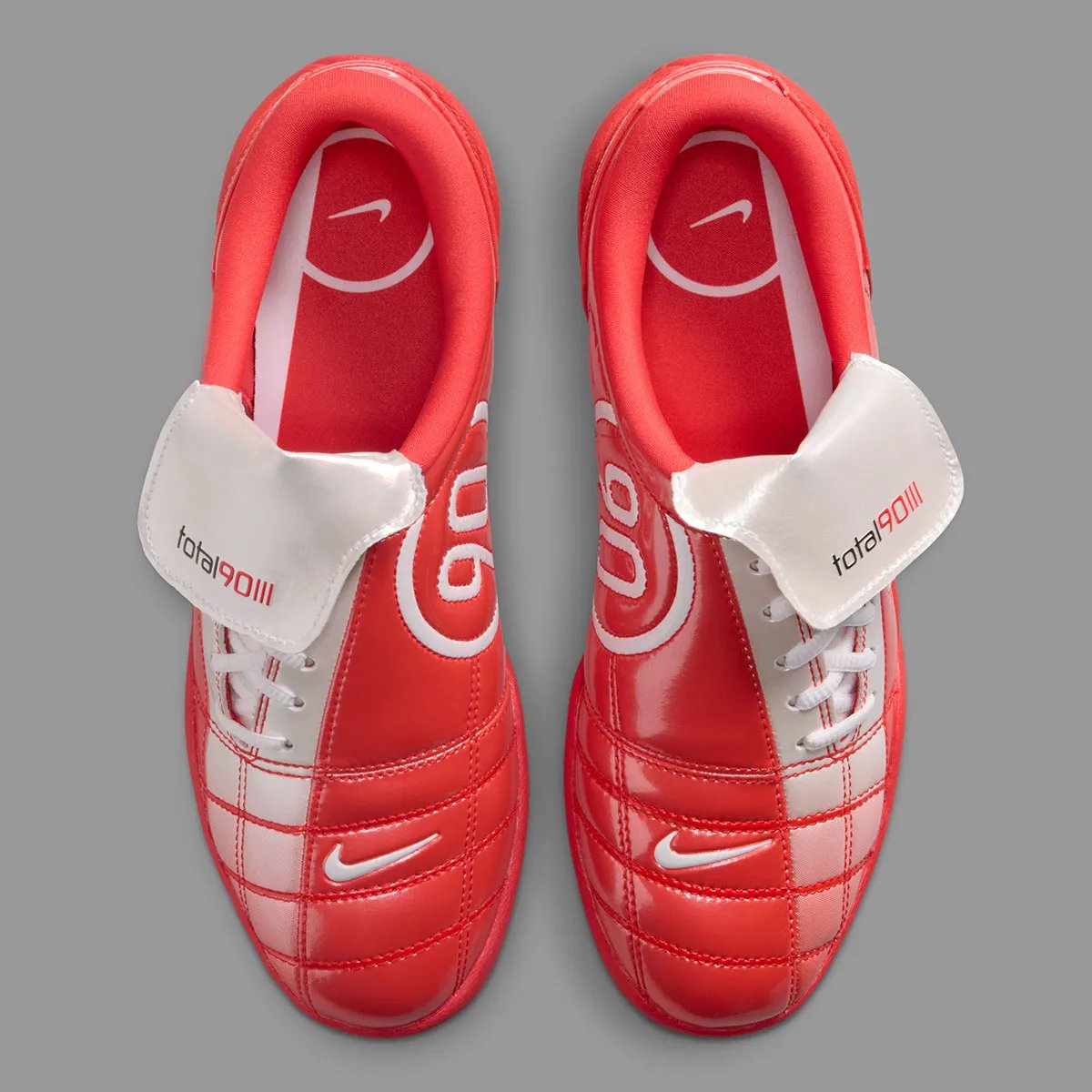 Nike Total 90 III women's sneaker featuring fold-over tongue design in new colorway - detail view 4