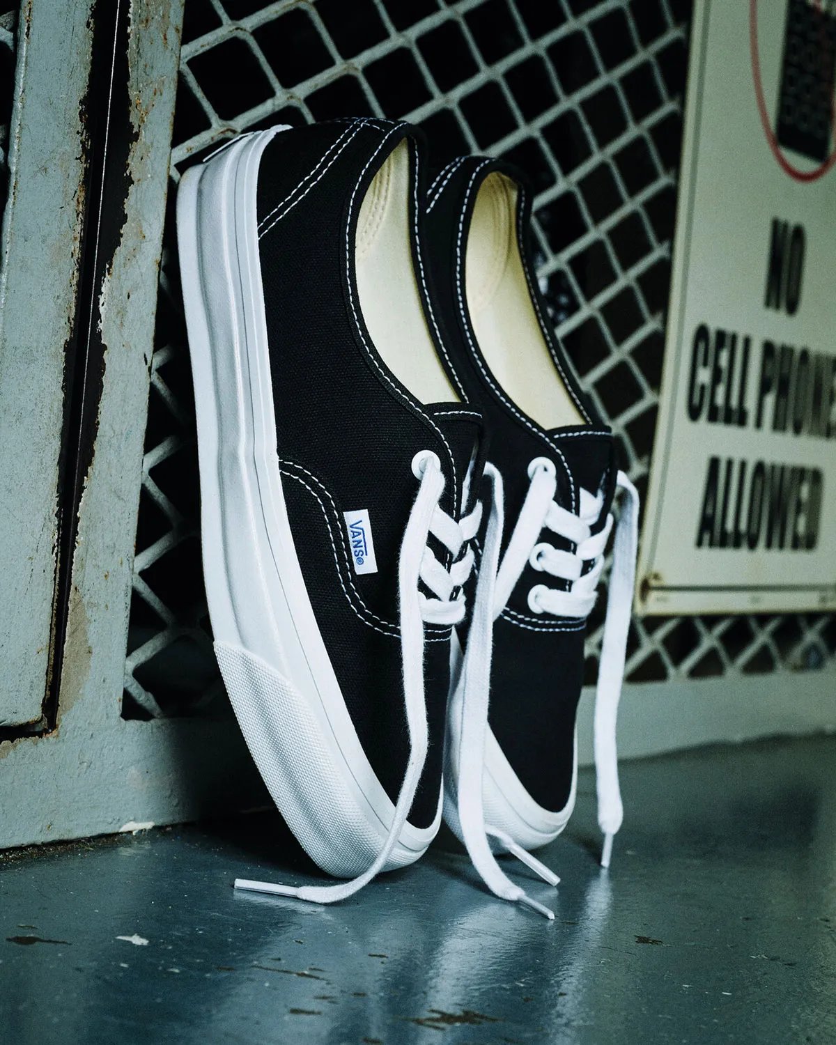 Vans Authentic Fall 2026 collection featuring Ibiza colorway, Hi-top variant, and boat shoe-inspired remodel on canvas base - detail view 3