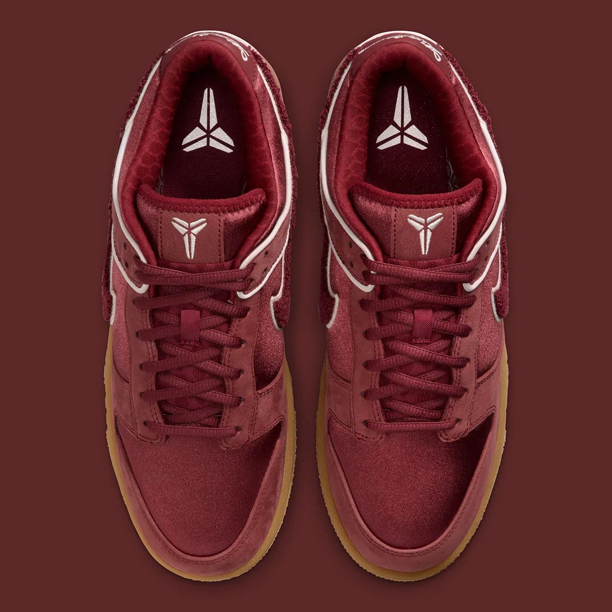 Nike Dunk Low in Lower Merion High School colorway honoring Kobe Bryant's prep career - detail view 3